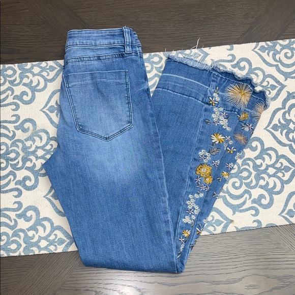 Floral Embroidered Flare Jeans - Picture 6 of 7